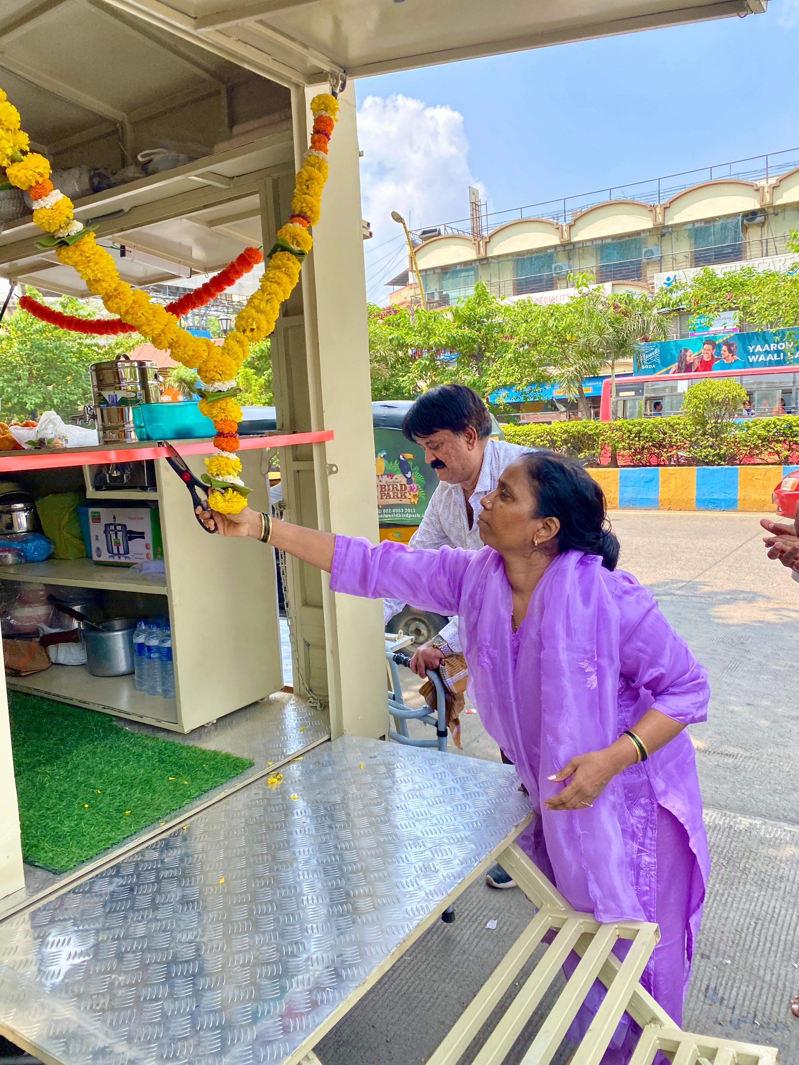 कस्टम बिजनेस वॅन 1